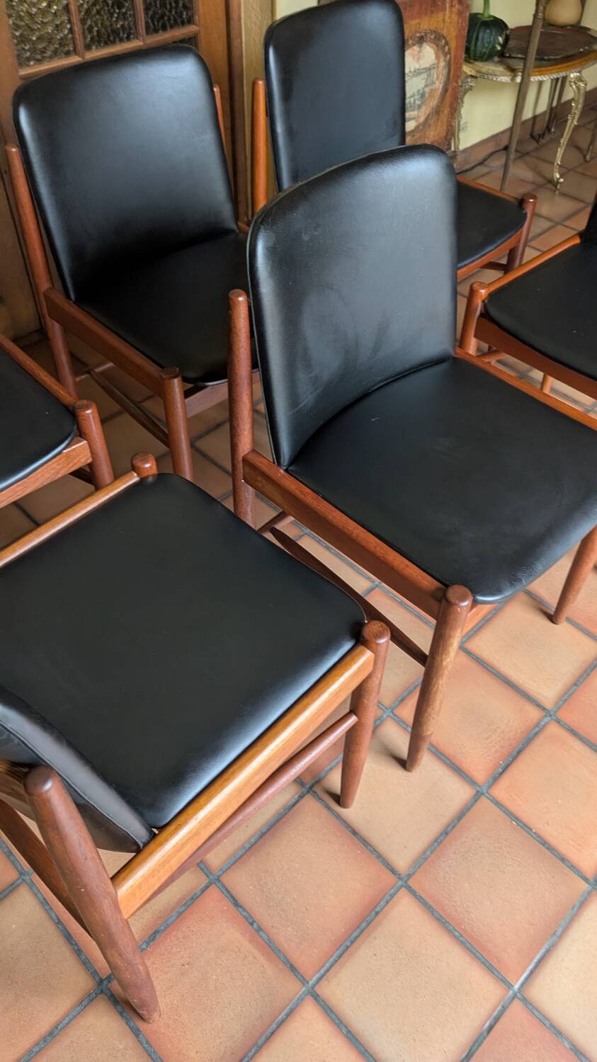 6 Chaises scandinaves teck et simili cuir 1960