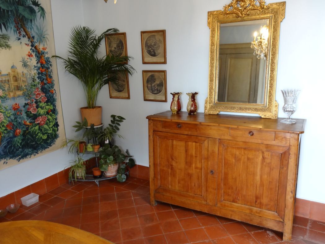 155 x 105 cm low-door buffet