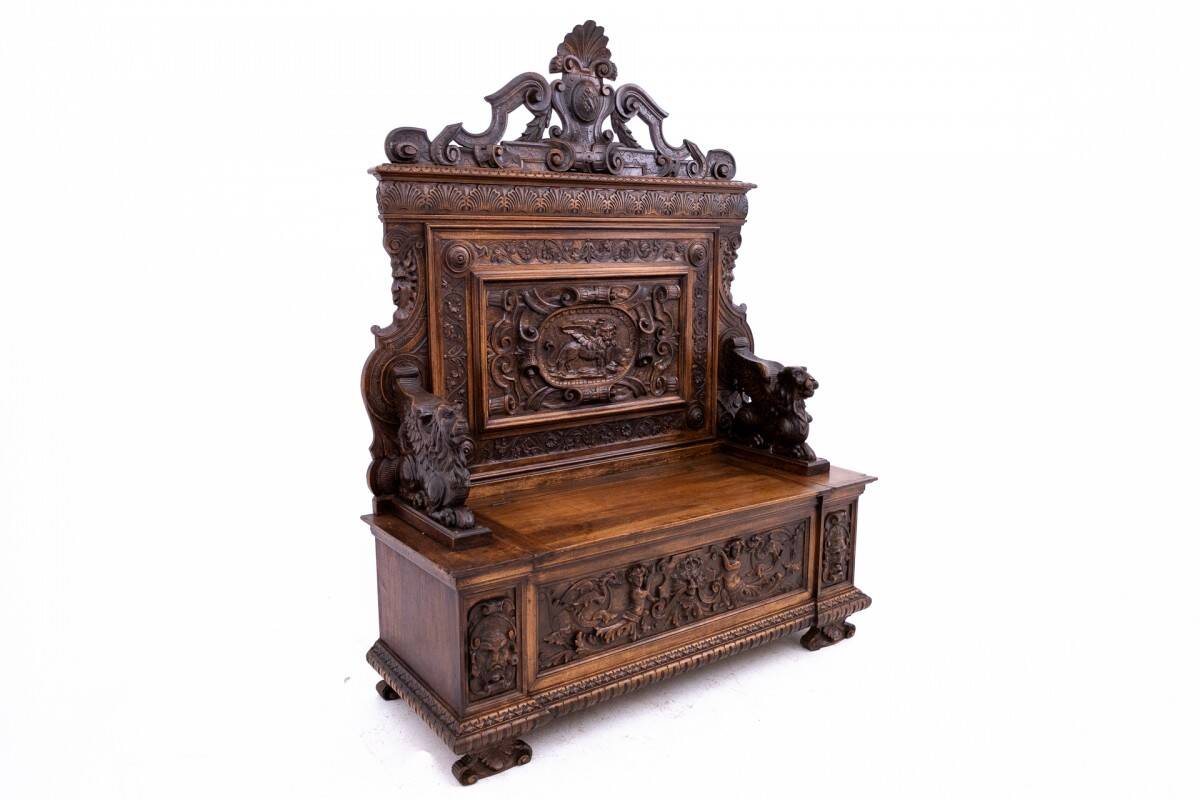 Coffre de style Renaissance, France, vers 1870.