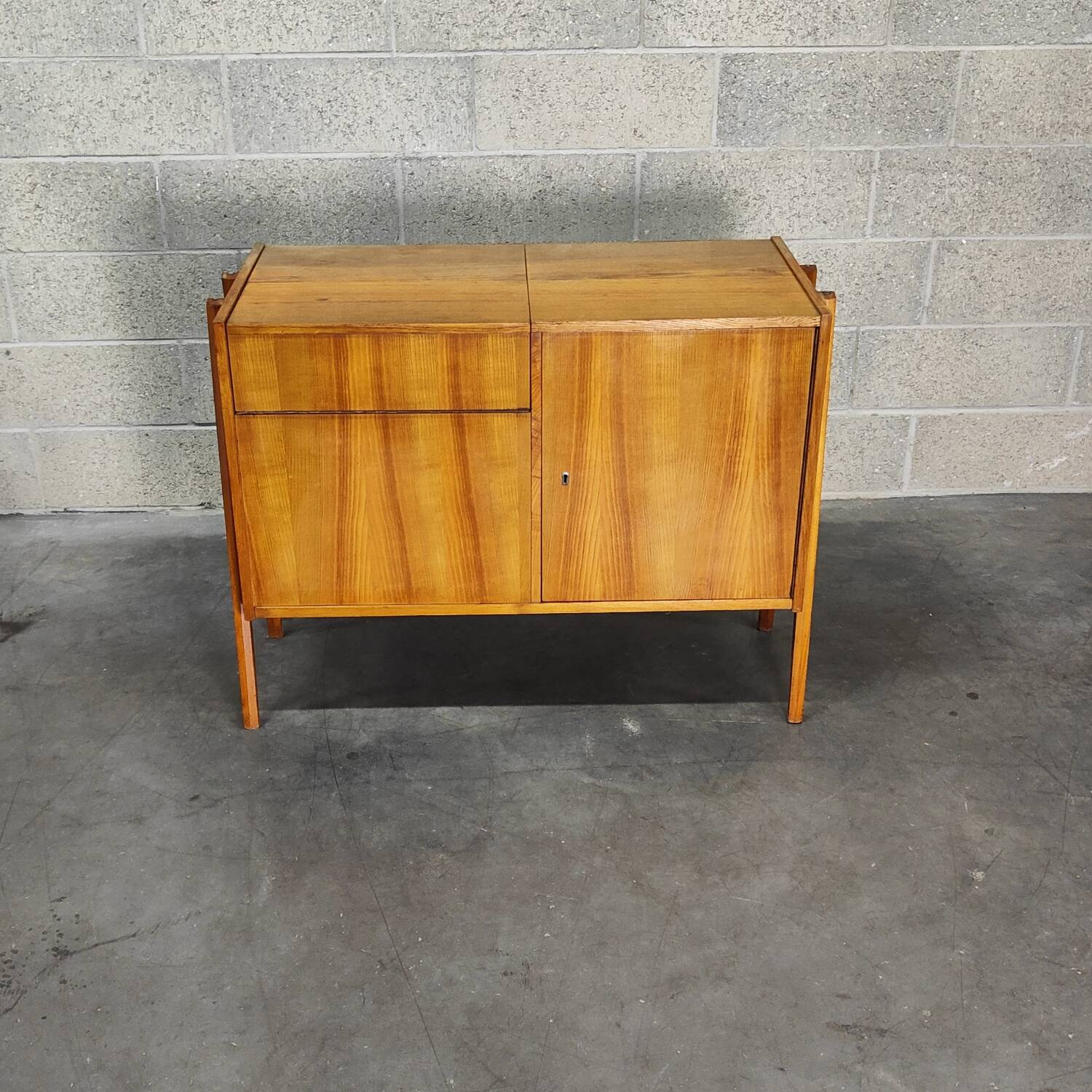 Bar buffet, divider by Frantisek Jirak for Tatra Nabytok 1960