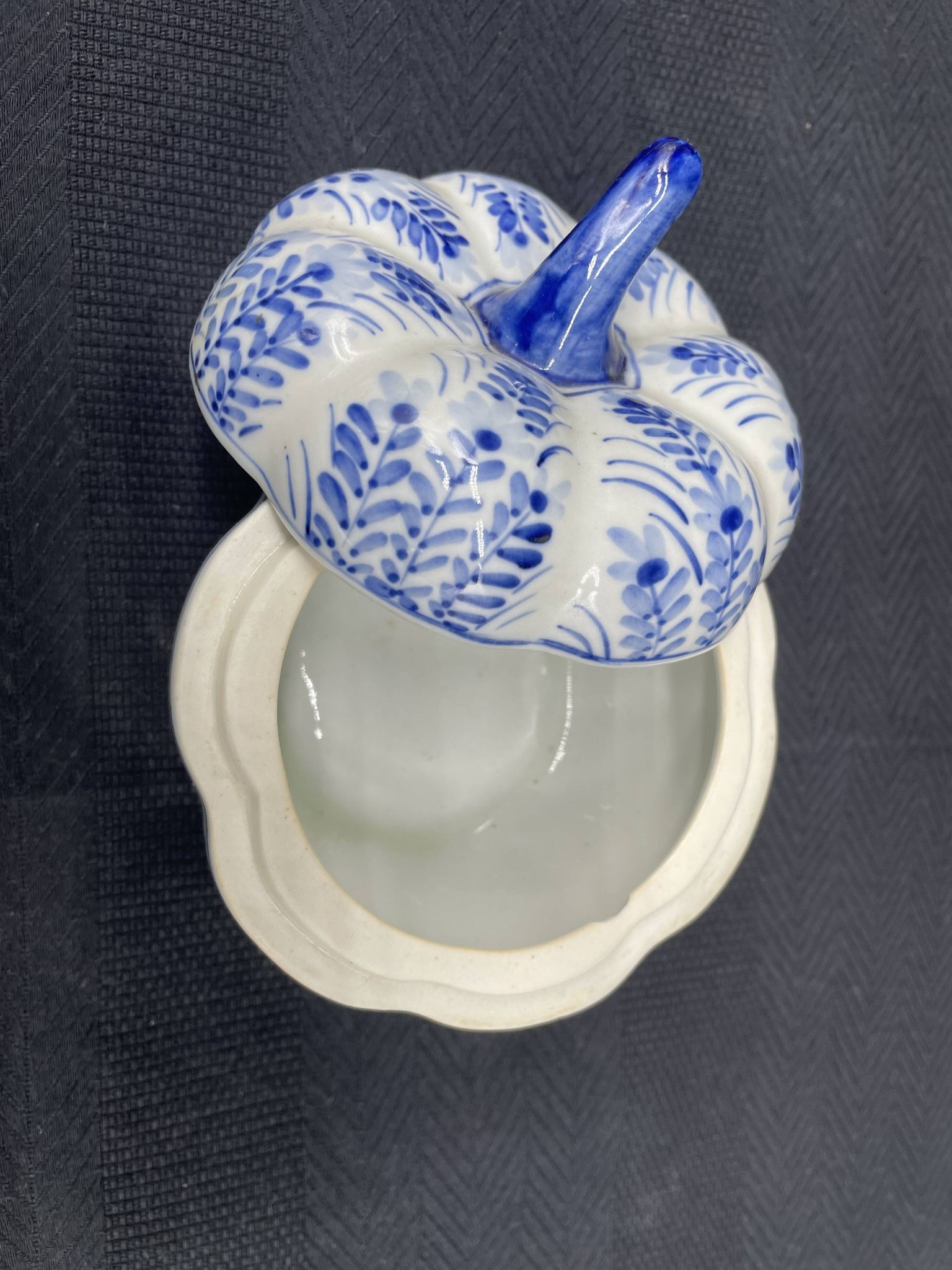 Chinese covered pot, box, jewelry box, pumpkin, white porcelain, China blue plant decor