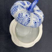 Chinese covered pot, box, jewelry box, pumpkin, white porcelain, China blue plant decor