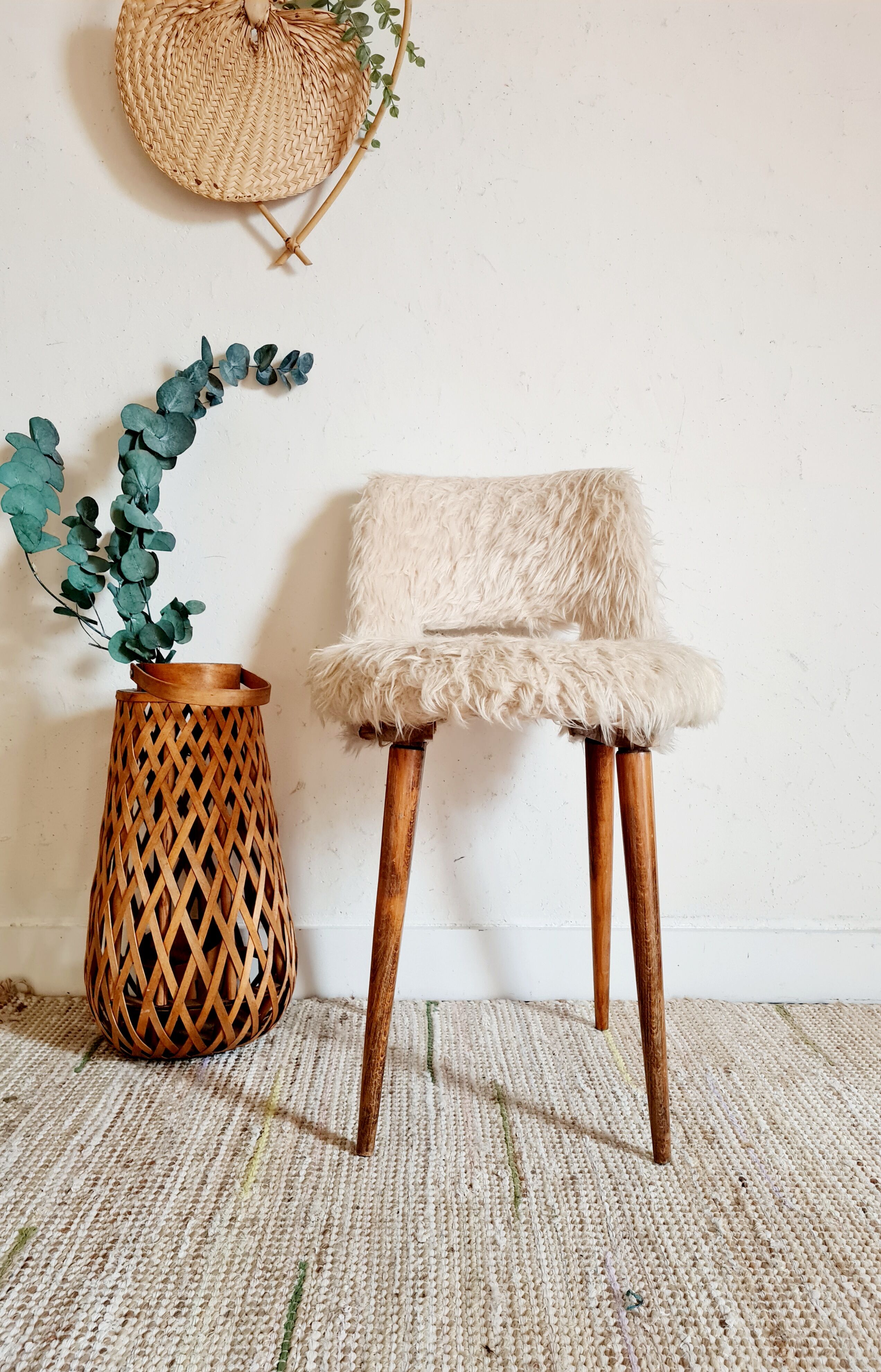 Wooden cream mouldy chair peddling spindle