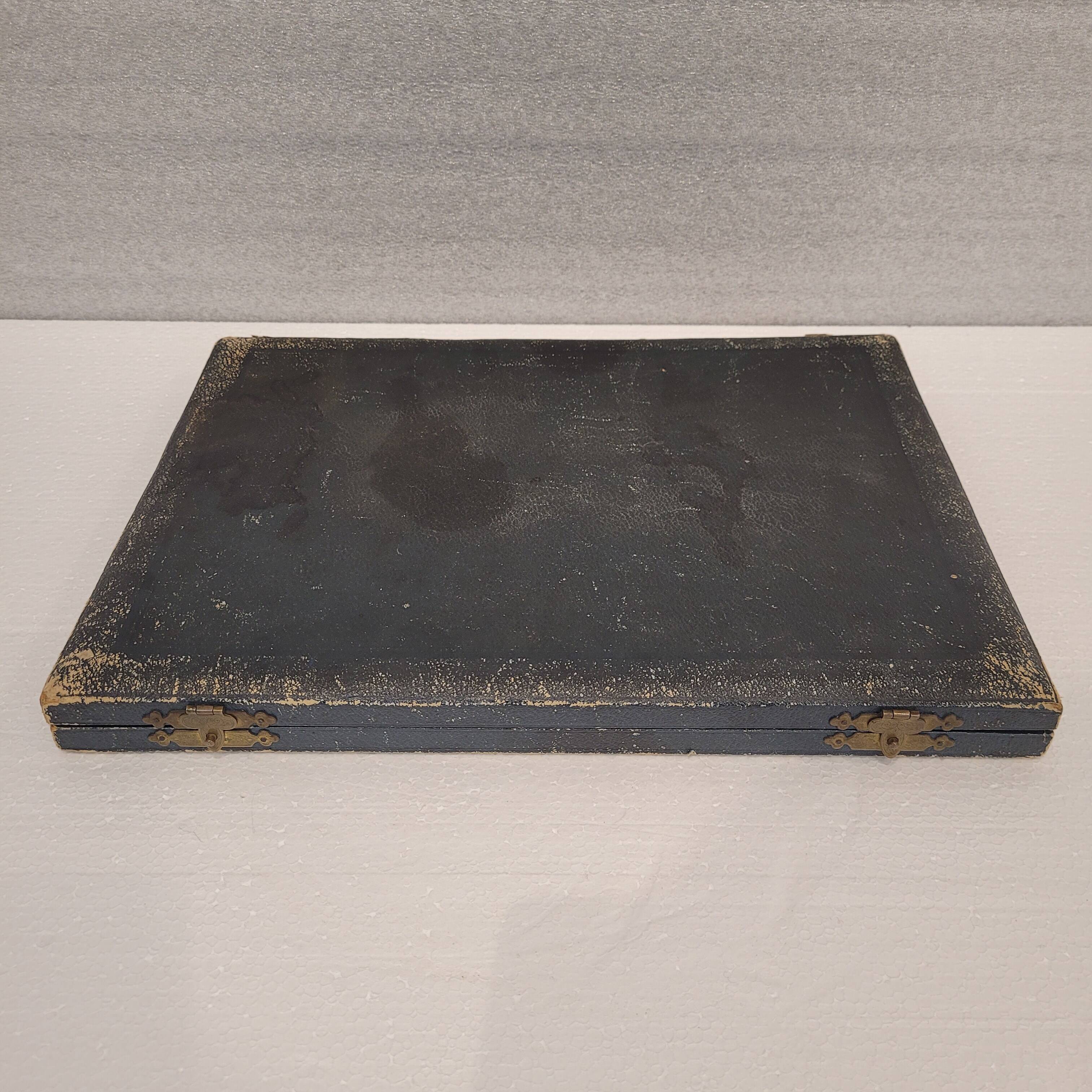 Cuberteria “Charles Boyton”, Victorian Style, Plate and nácar, s. XX – London, Reino Unido