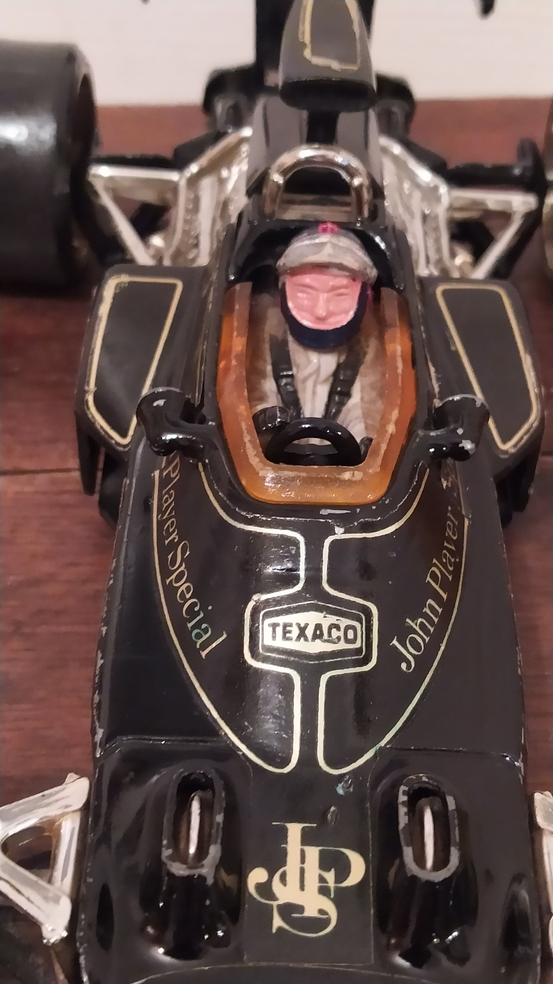 Reduced model corgi john player special f1 1/16