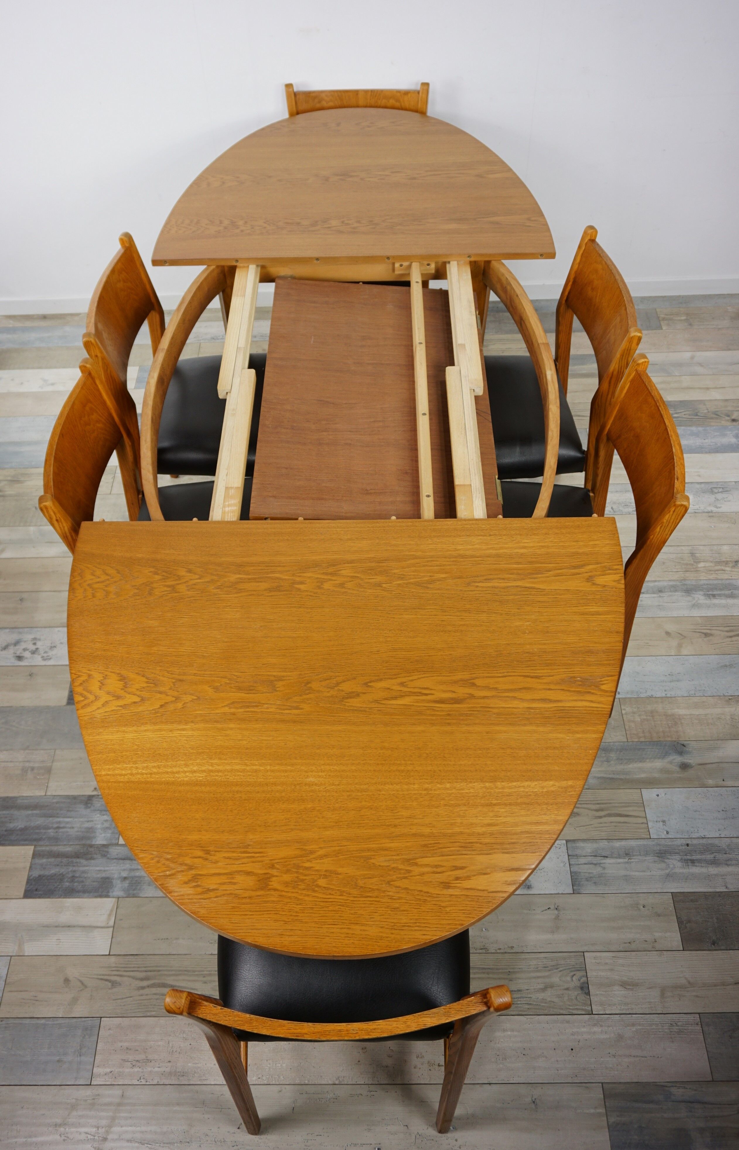 Wooden oval table and 6 matching chairs 60