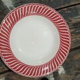 Plate Digoin Sarreguemines model Jacquot red