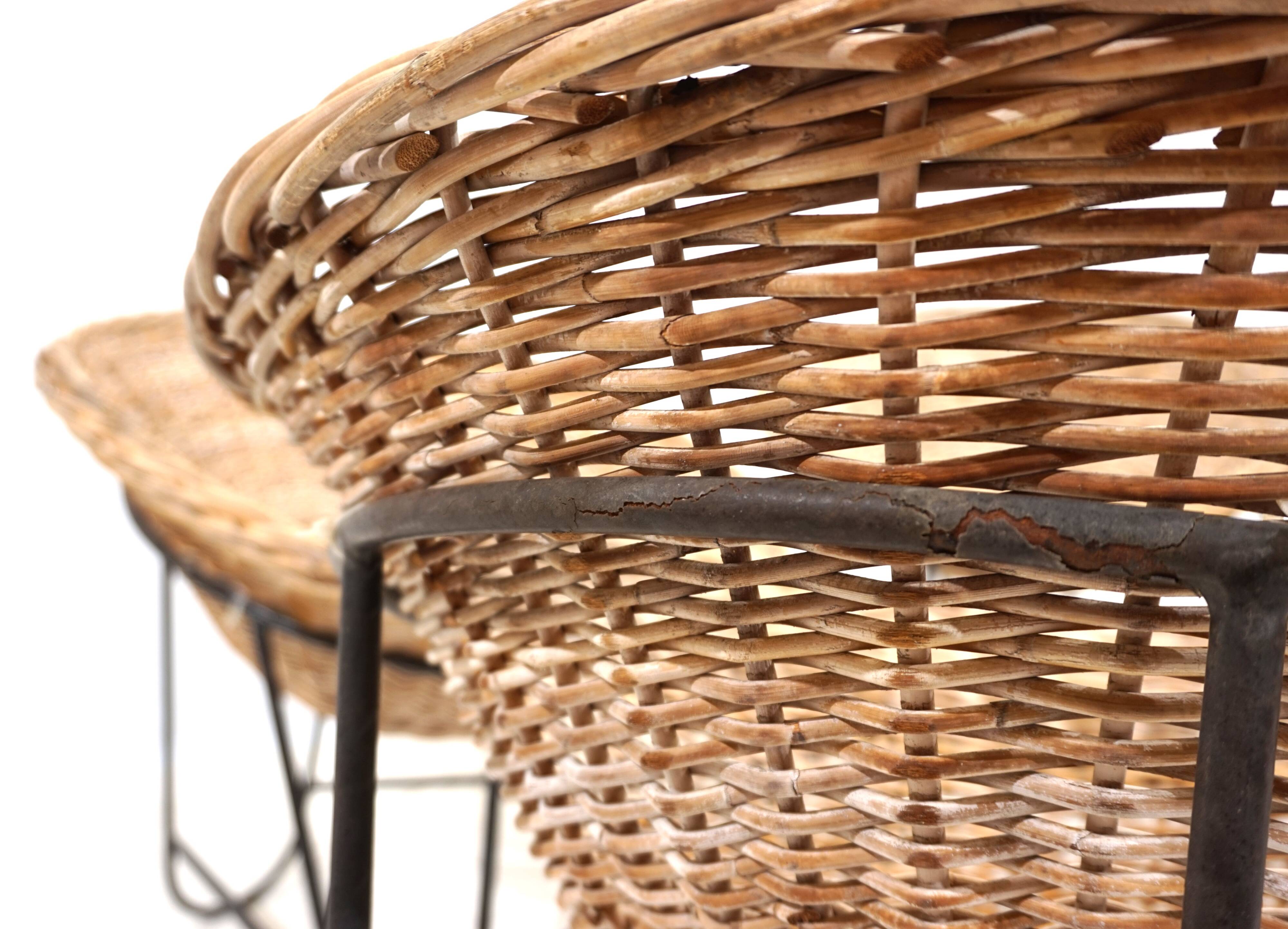 Suite de 4 chaises cosses en rotin années 60
