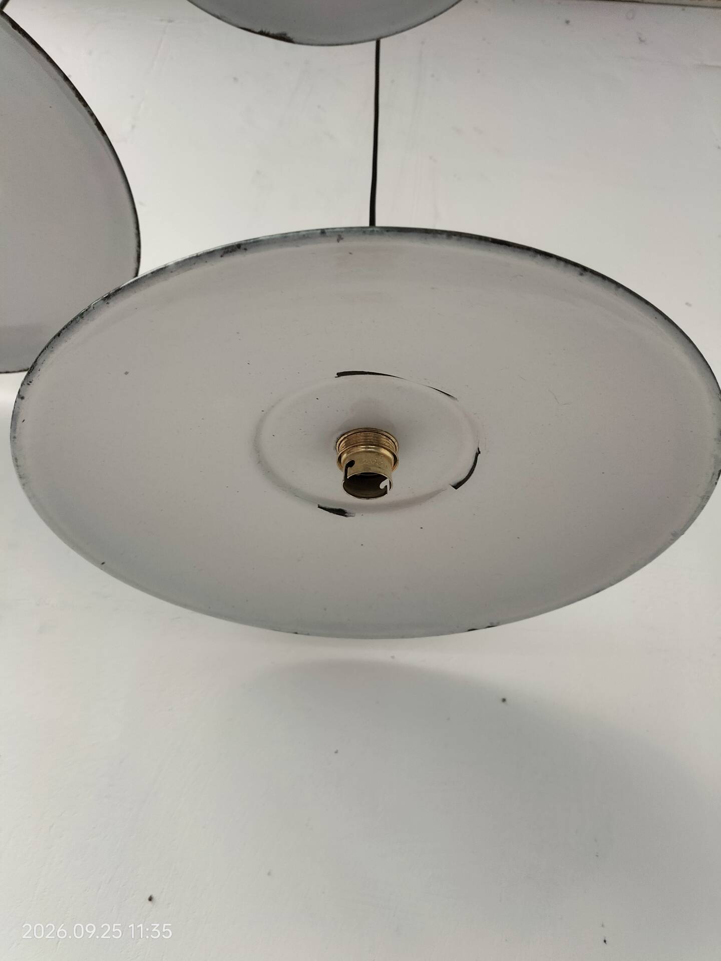 Suspensions enamelled sheets