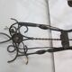 Paire d'appliques murales en fer couleur bronze