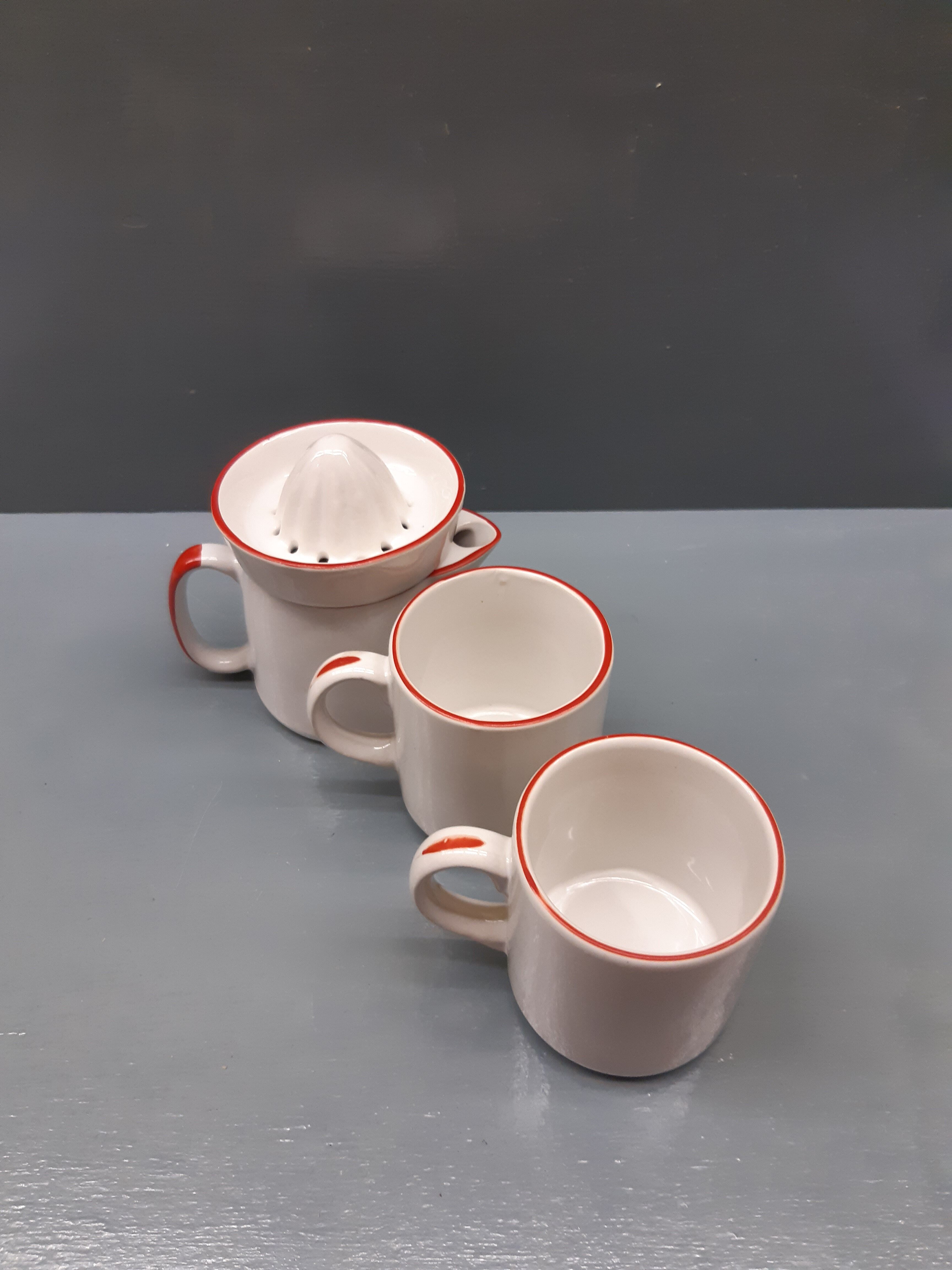 Lot 3 pieces: tisaniere lemon squeezer + 2 mug