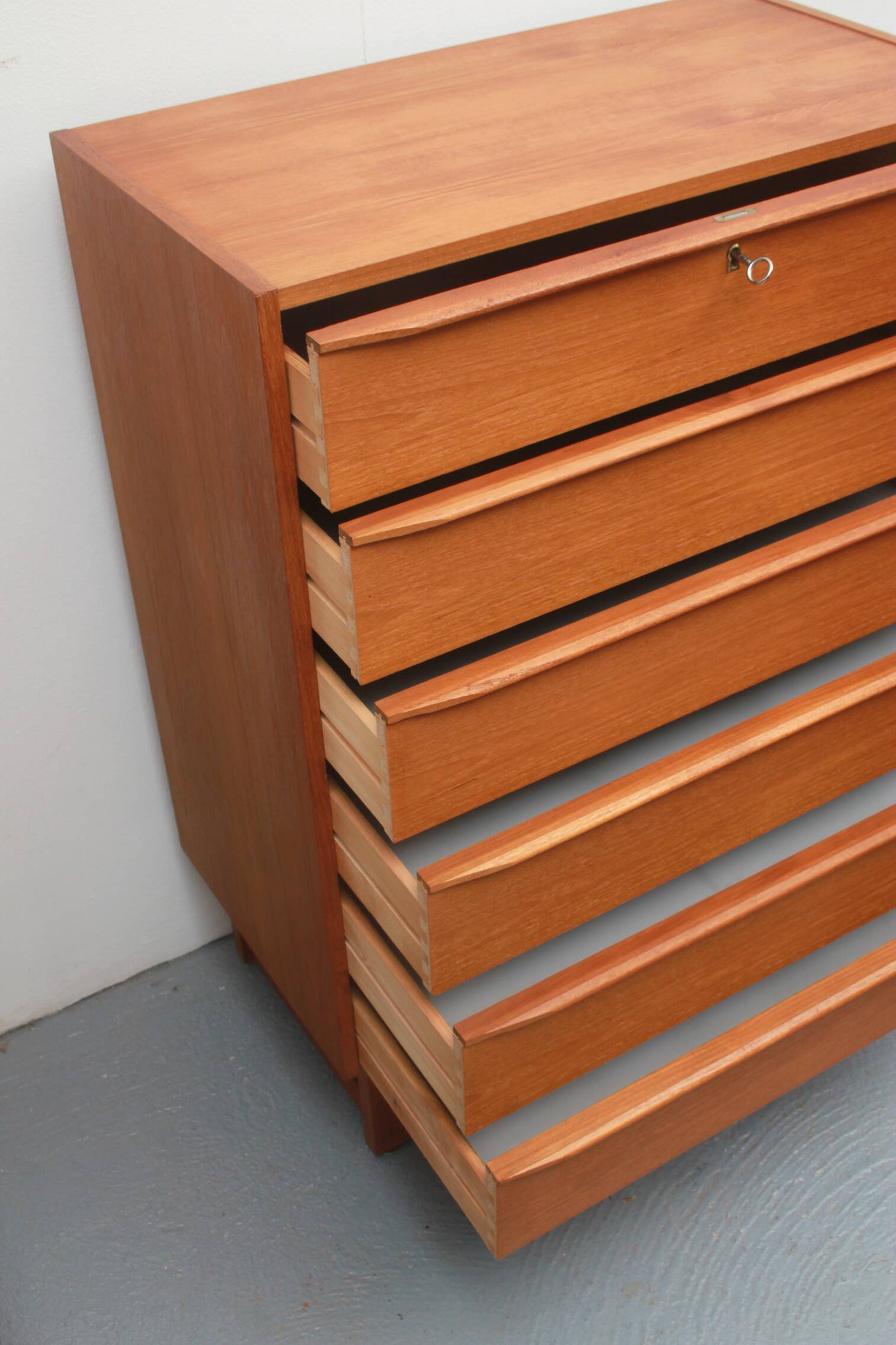 Commode en teck des années 1960
