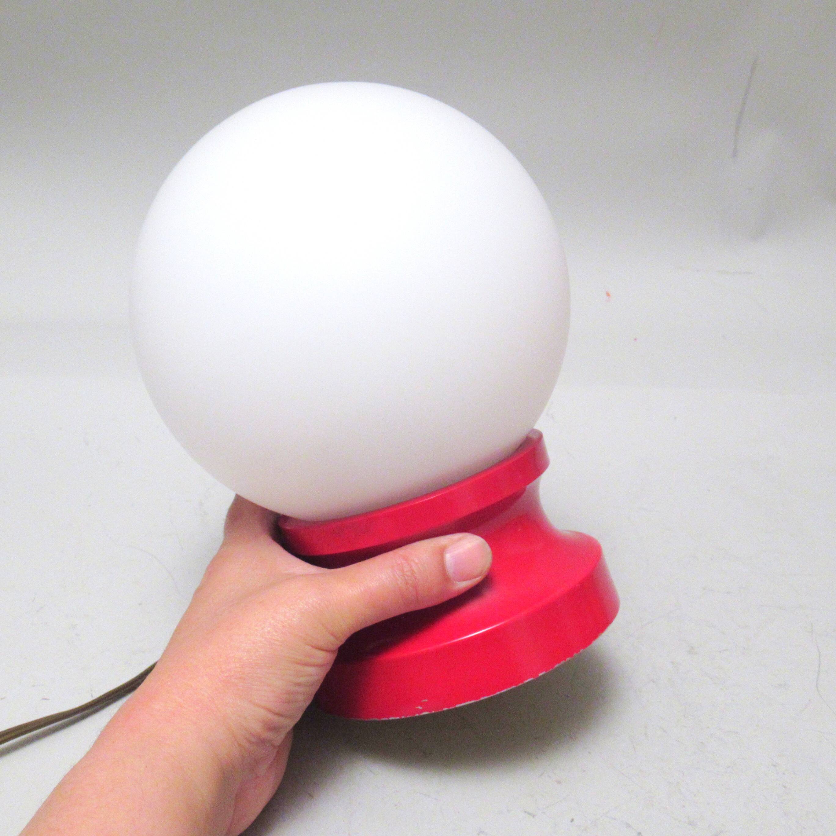 Lampe boule rouge années 60