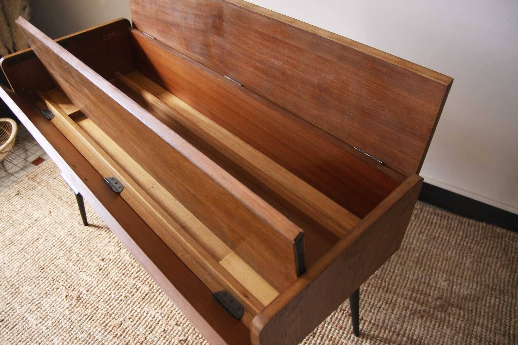Old knitting compass feet console