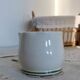 Petit cache pot vintage faience motif barbotine fleur rose