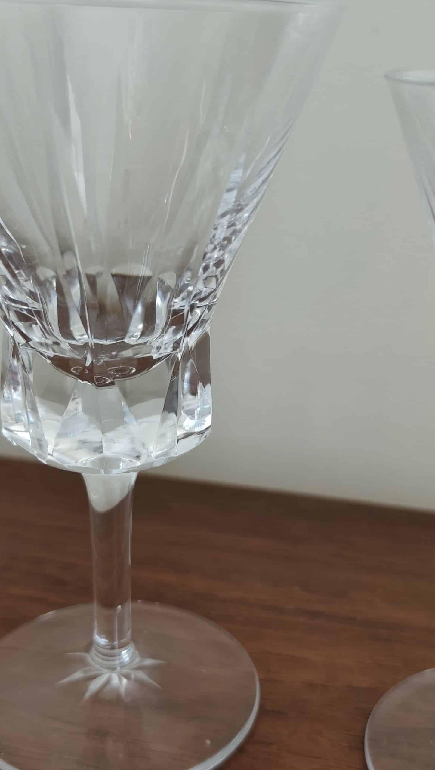 Service of 12 pieces, white and red wine, Bayel crystal.