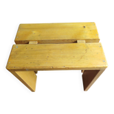 1 tabouret en pin massif de Charlotte Perriand,les Arcs, France.
