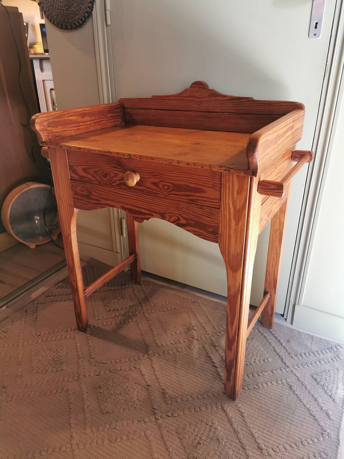 Pitchpin 1905 bathroom cabinet