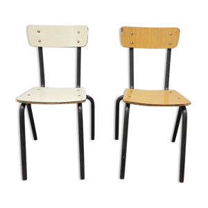 Deux chaises en formica