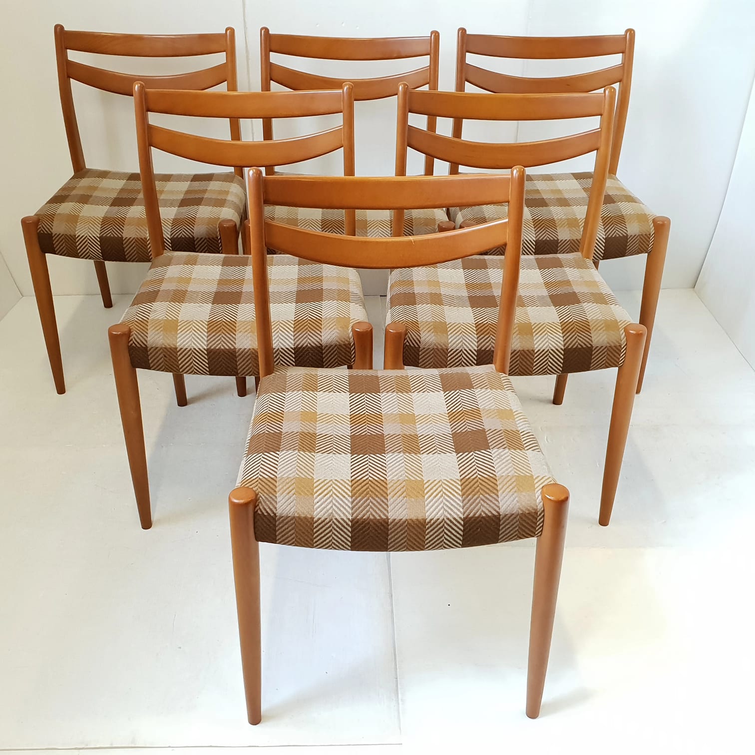 Suite of 6 vintage chairs 1960