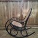 Rocking-chair en bois courbé et cannage – esprit Thonet – XXe siècle (br)