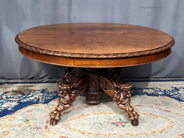 Grande table à manger extensible de style chasse avec quatre figures de renard sur le pied.