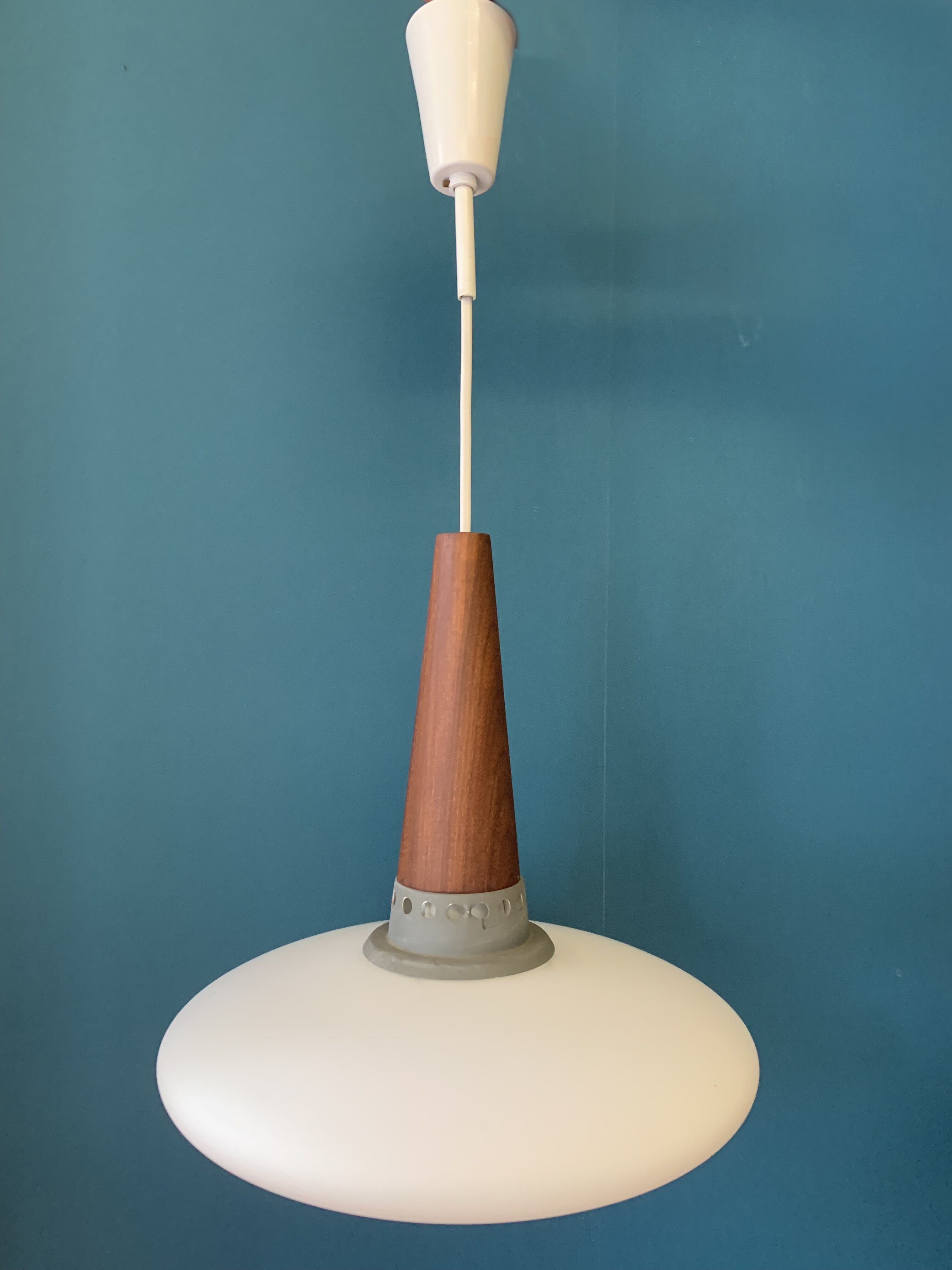 Suspension scandinave Louis Kalff 1960