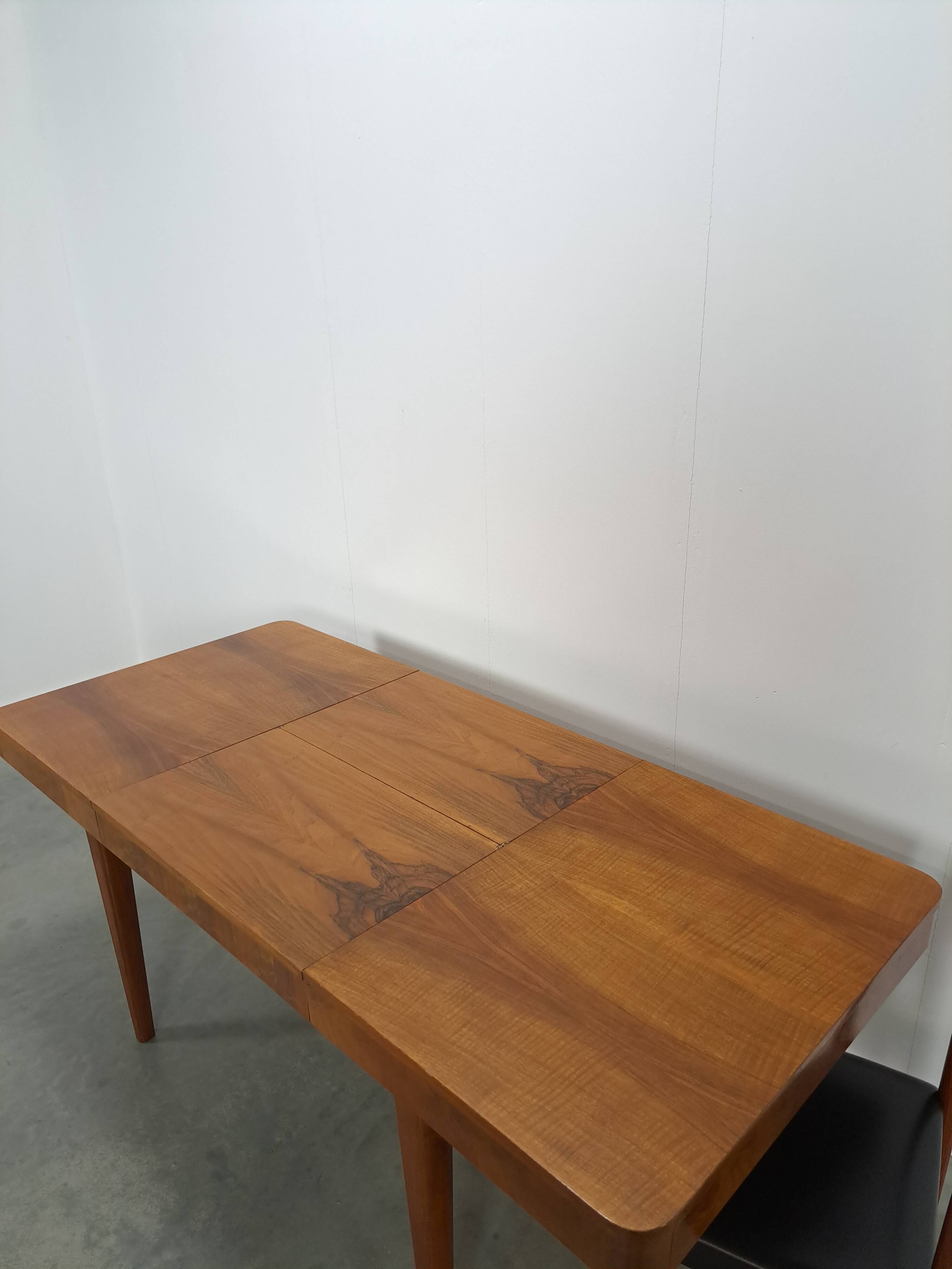 Table de salle à manger extensible design vintage Halabala