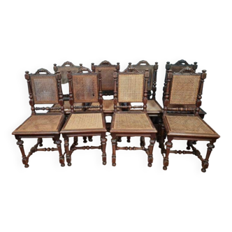Série de 8 chaises Renaissance de pavillon de chasse en noyer vers 1850