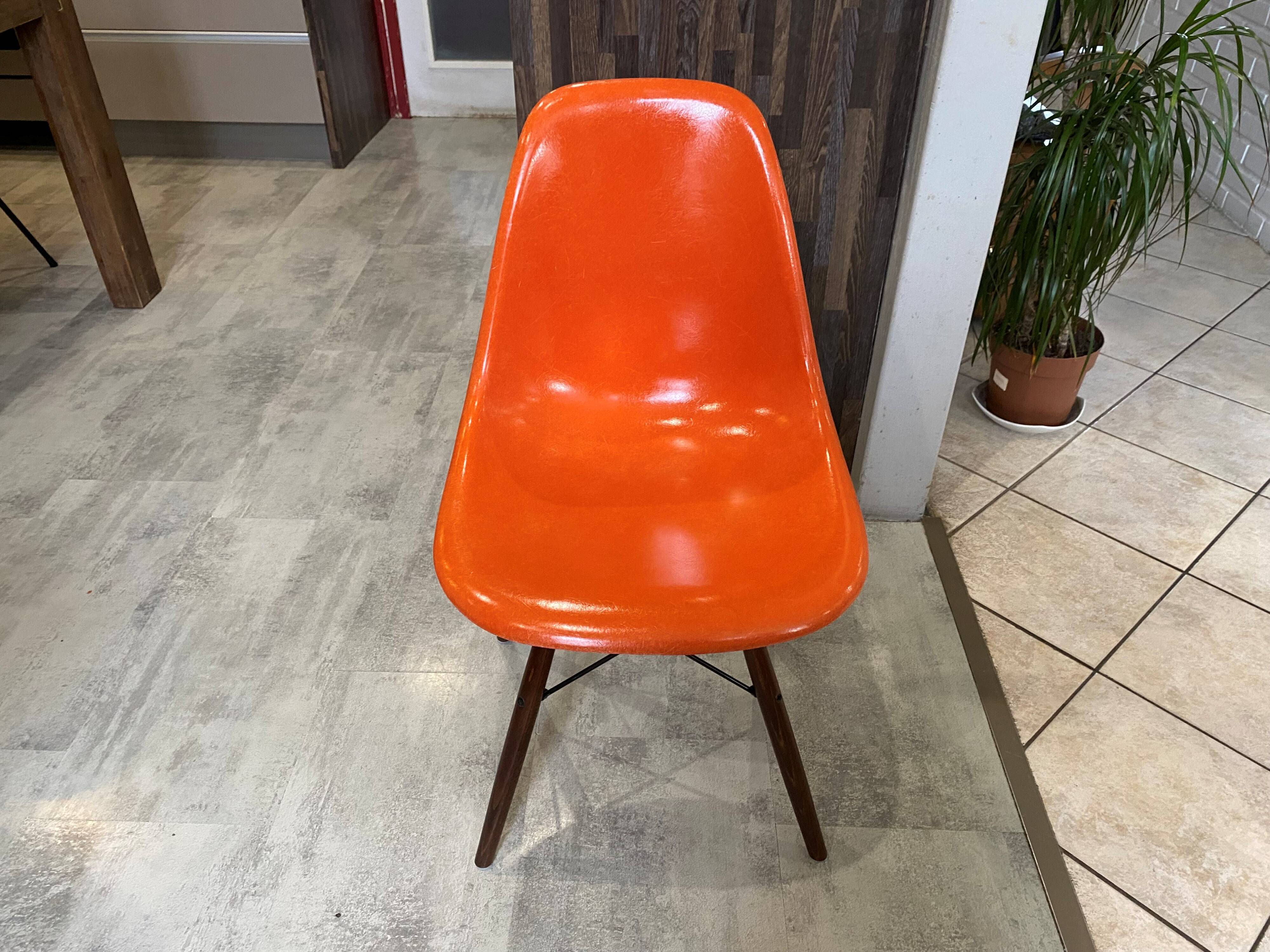 A dsw fiber red orange dowel walnut eames herman miller vintage 70 chair