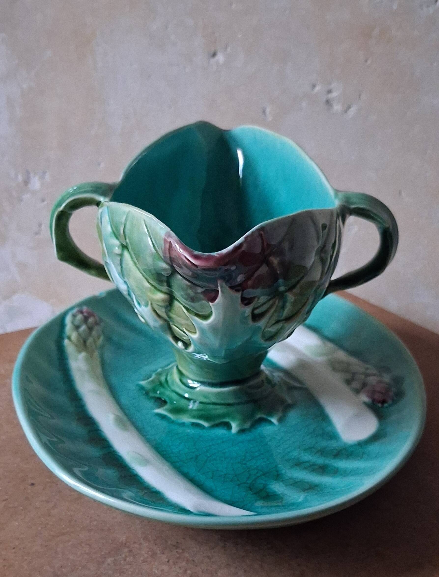 Asparagus sauce boat in slipware