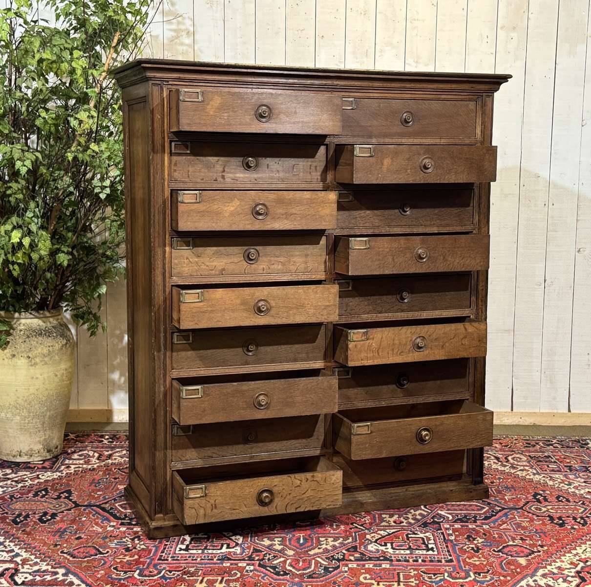 Notary's cabinet with 18 drawers in oak and fir from the early 20th century.