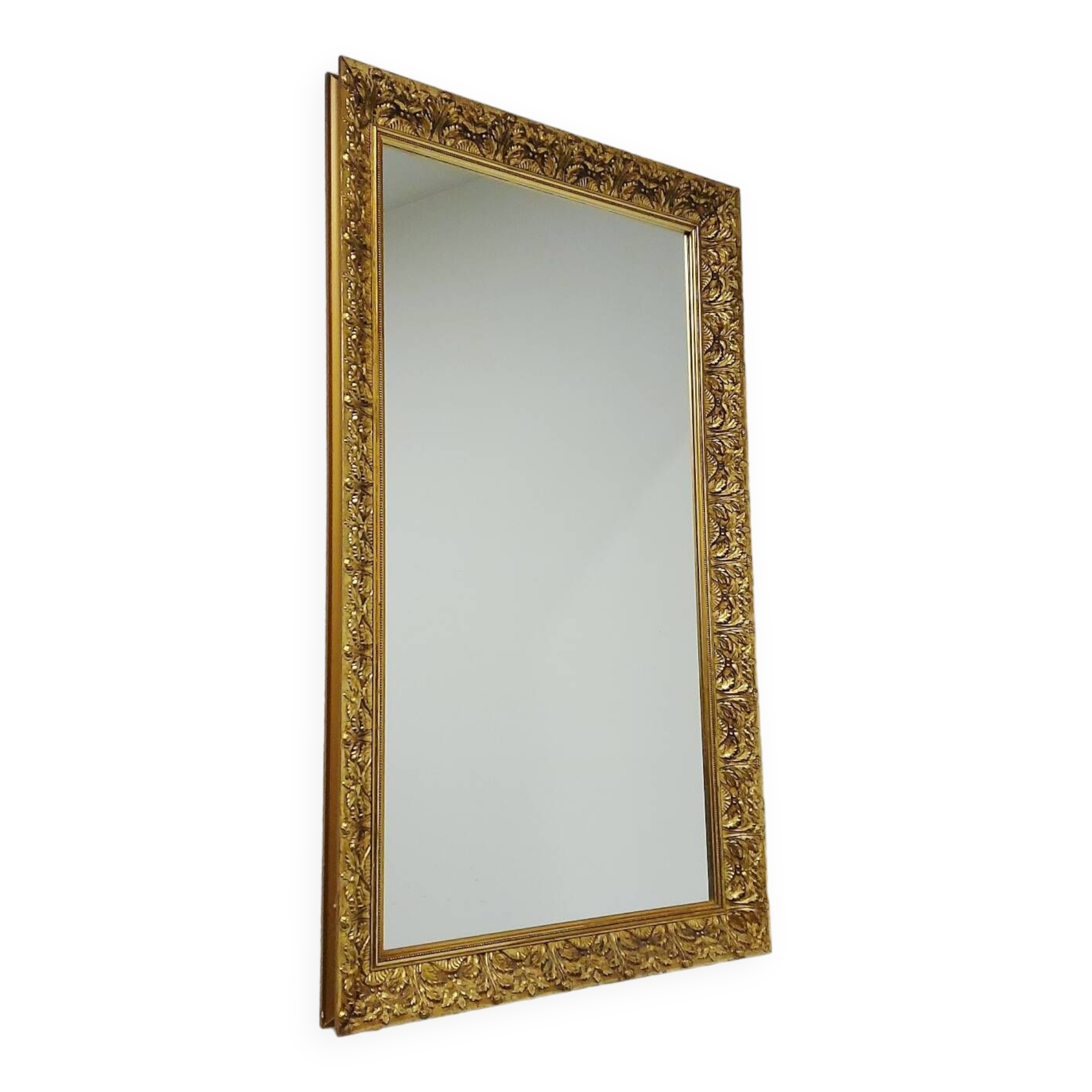 Grand miroir mural vintage sculpté et doré 1970