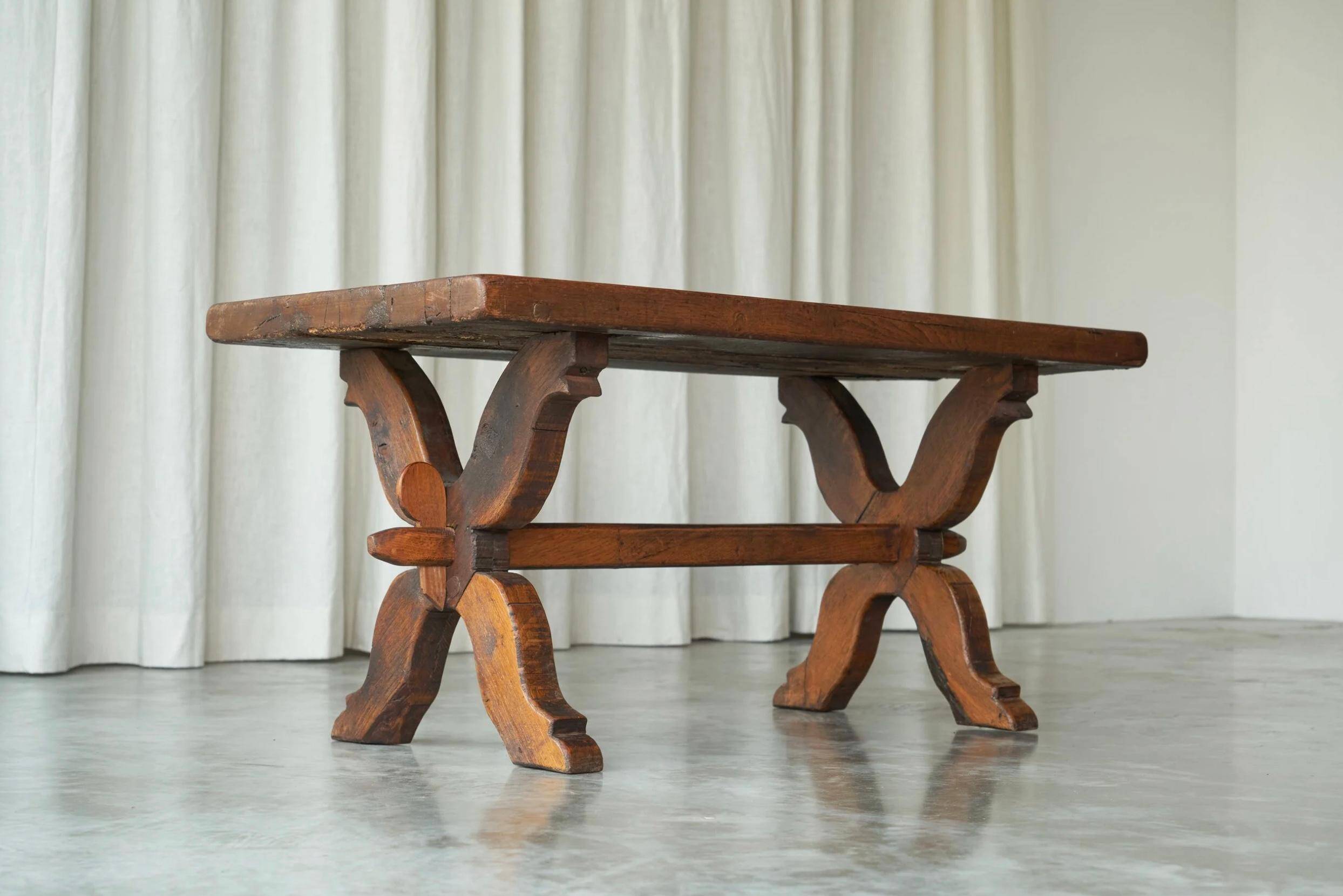 Rustic coffee table in solid oak, Sabi Sabi style, 19th century.