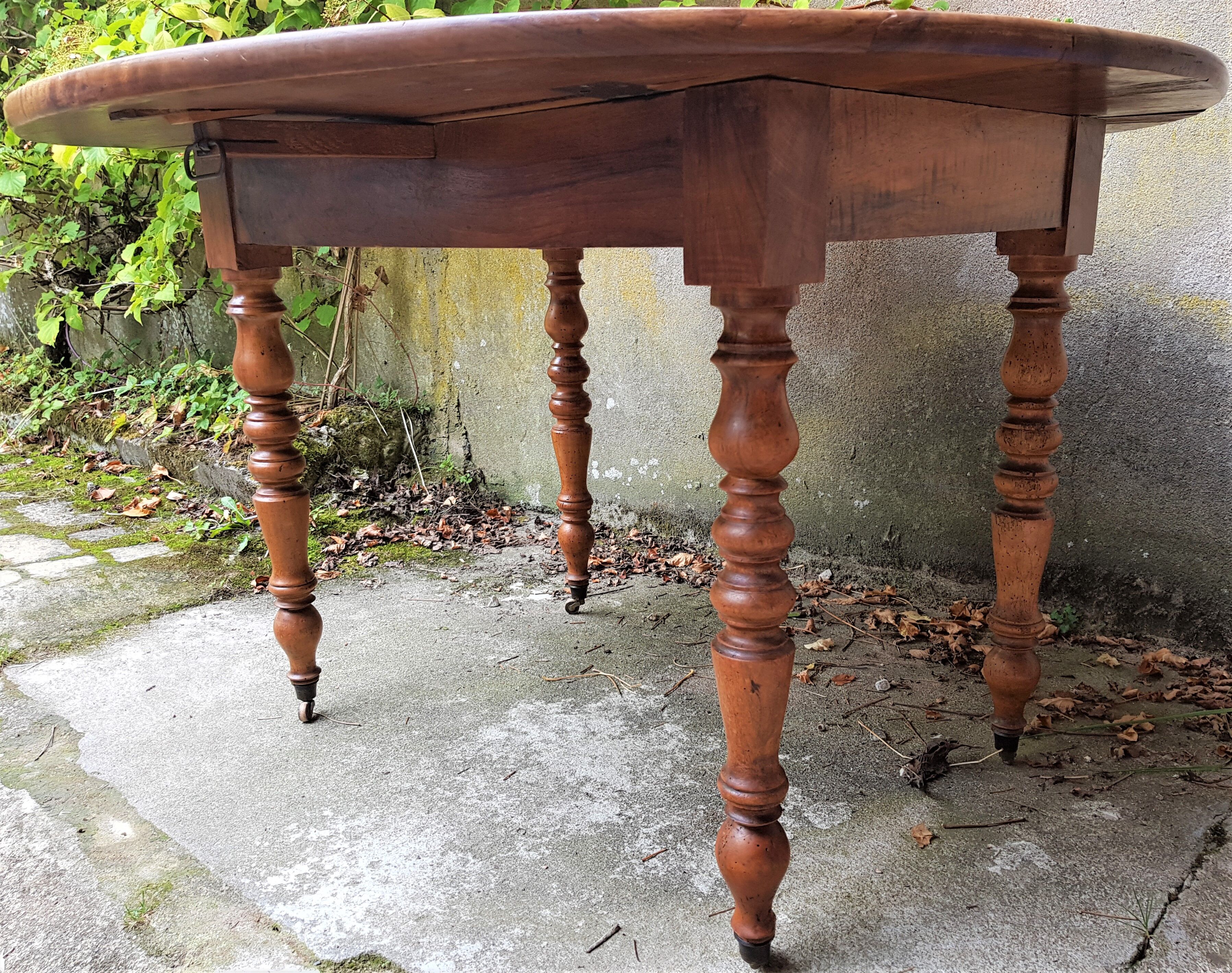 Louis Philippe roundtable