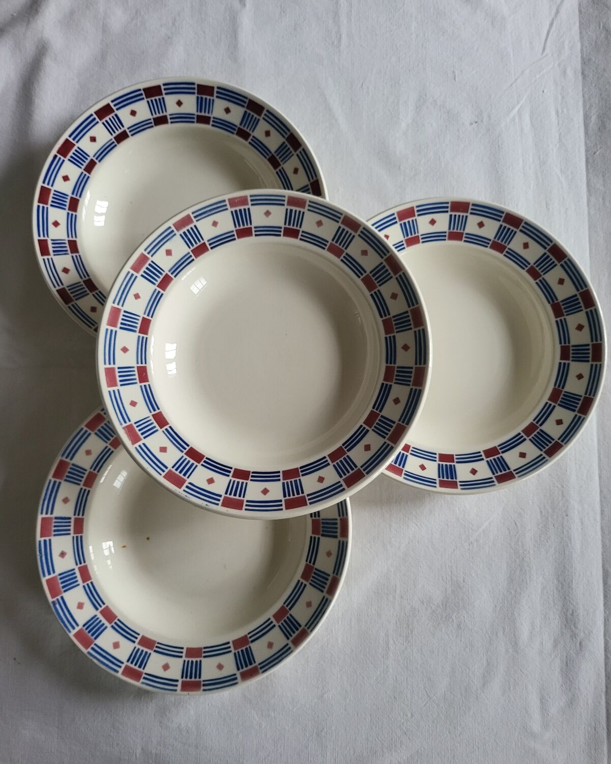 Set of 4 Vincennes earthenware soup plates, Paris.
