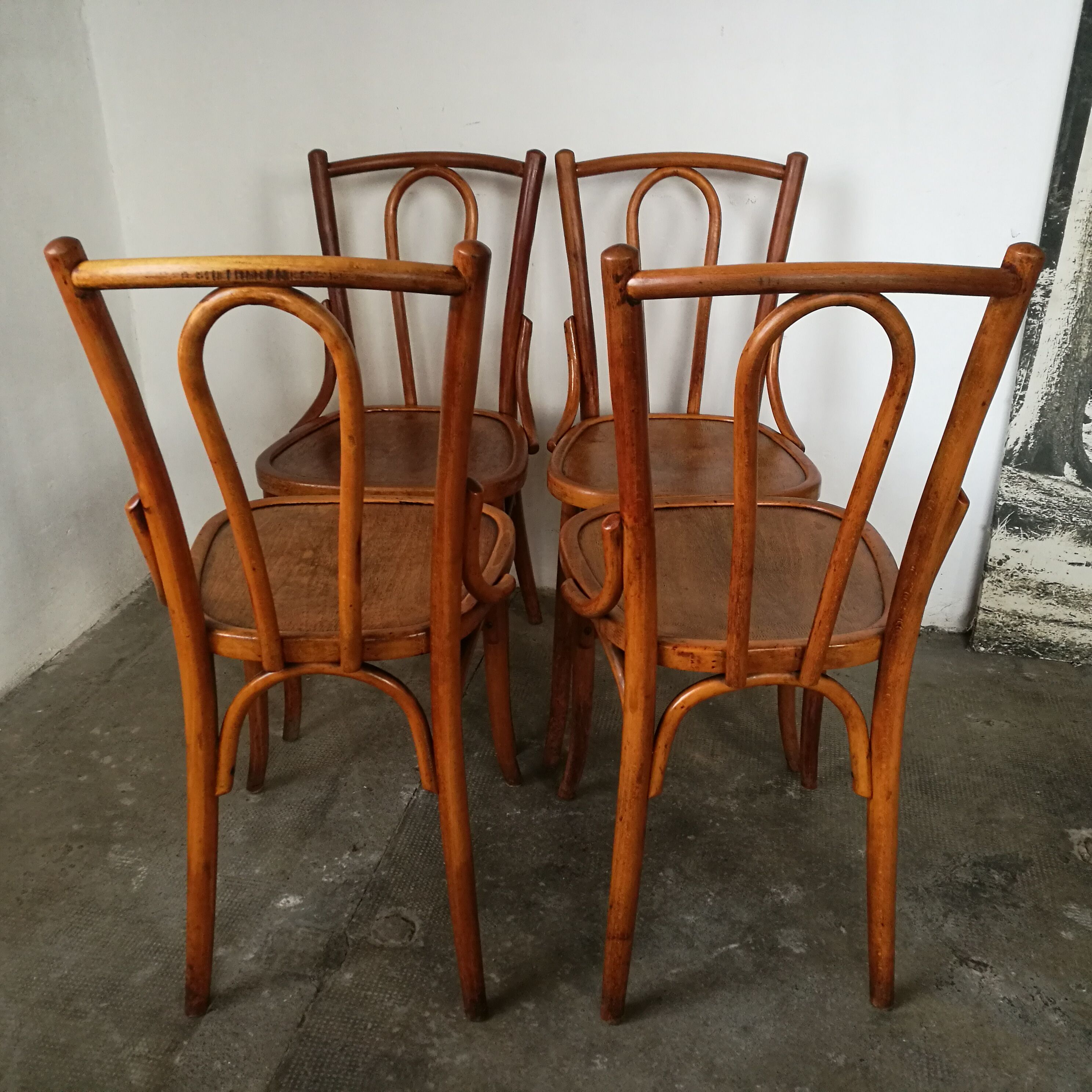 Set of 4 curved wooden bistro chairs, pin back