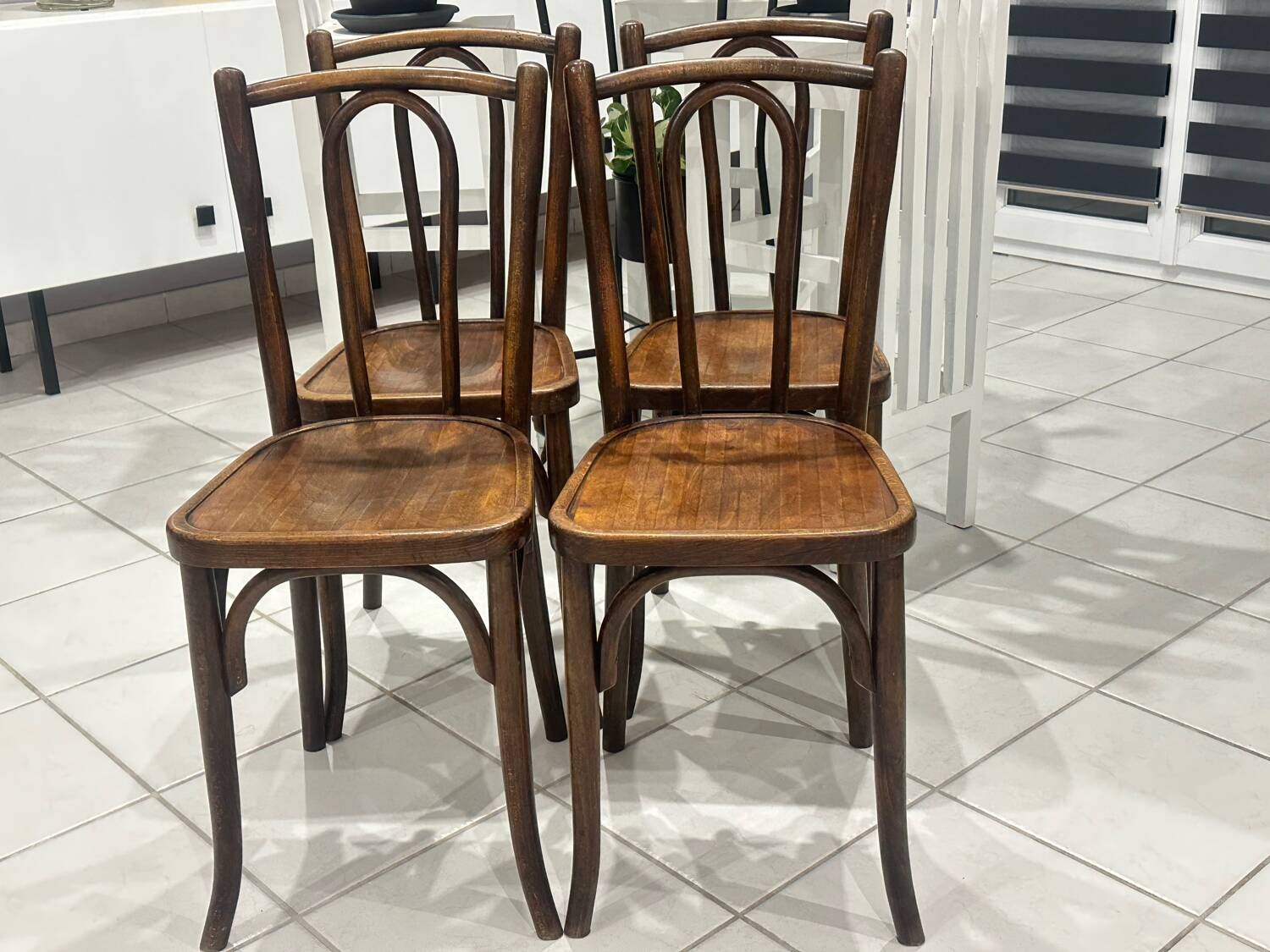 Suite de 4 chaises de Bistrot Baumann années 1930