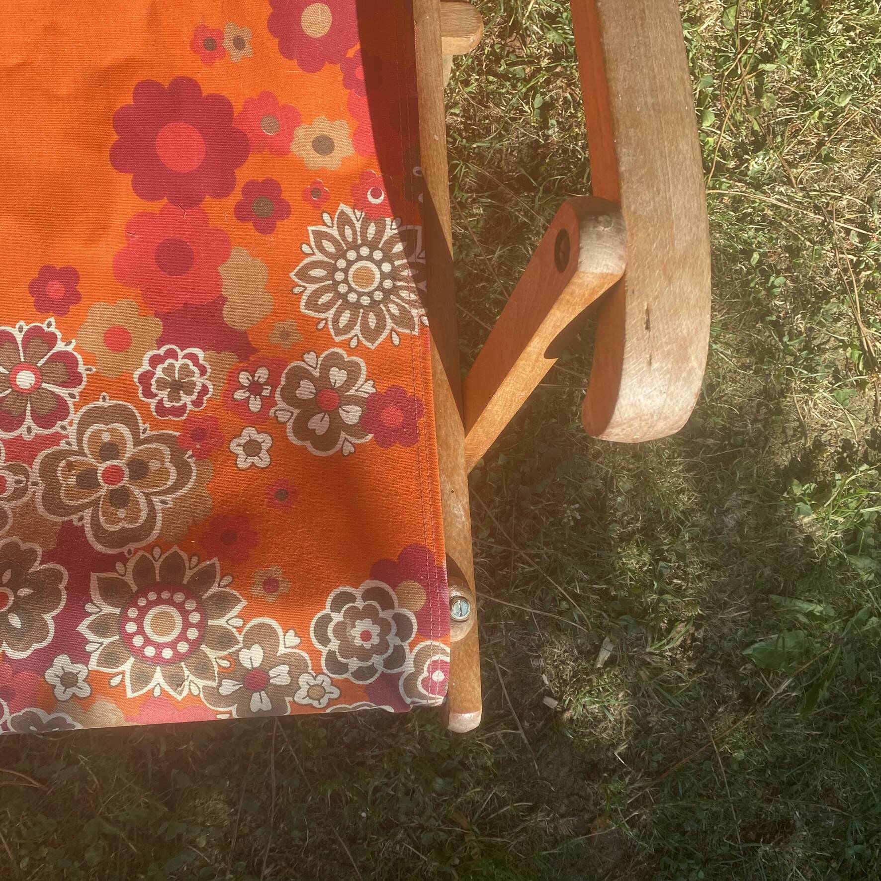 Vintage beach or garden chair made of wood and floral fabric, 1970s.