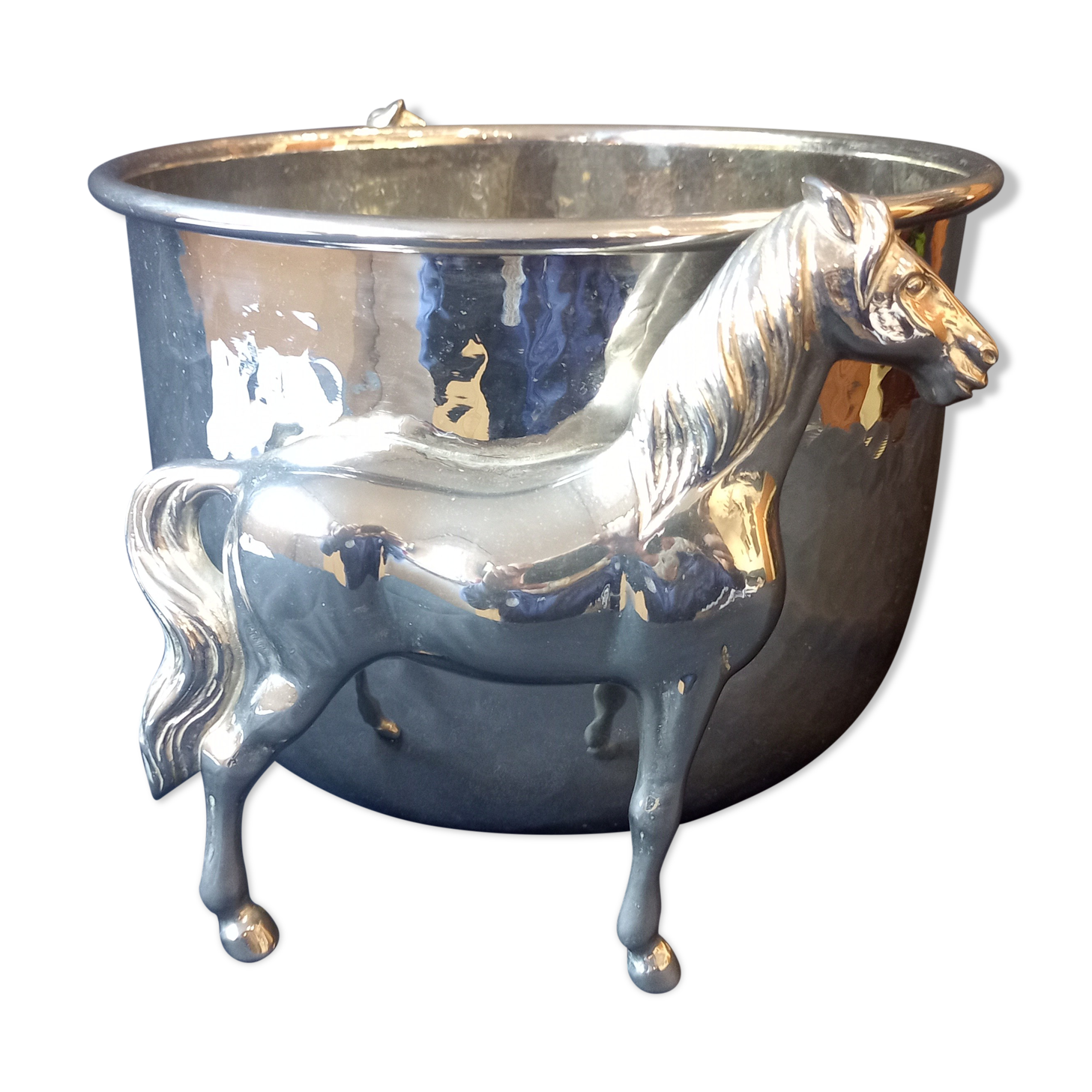 Bucket with decoration of horses