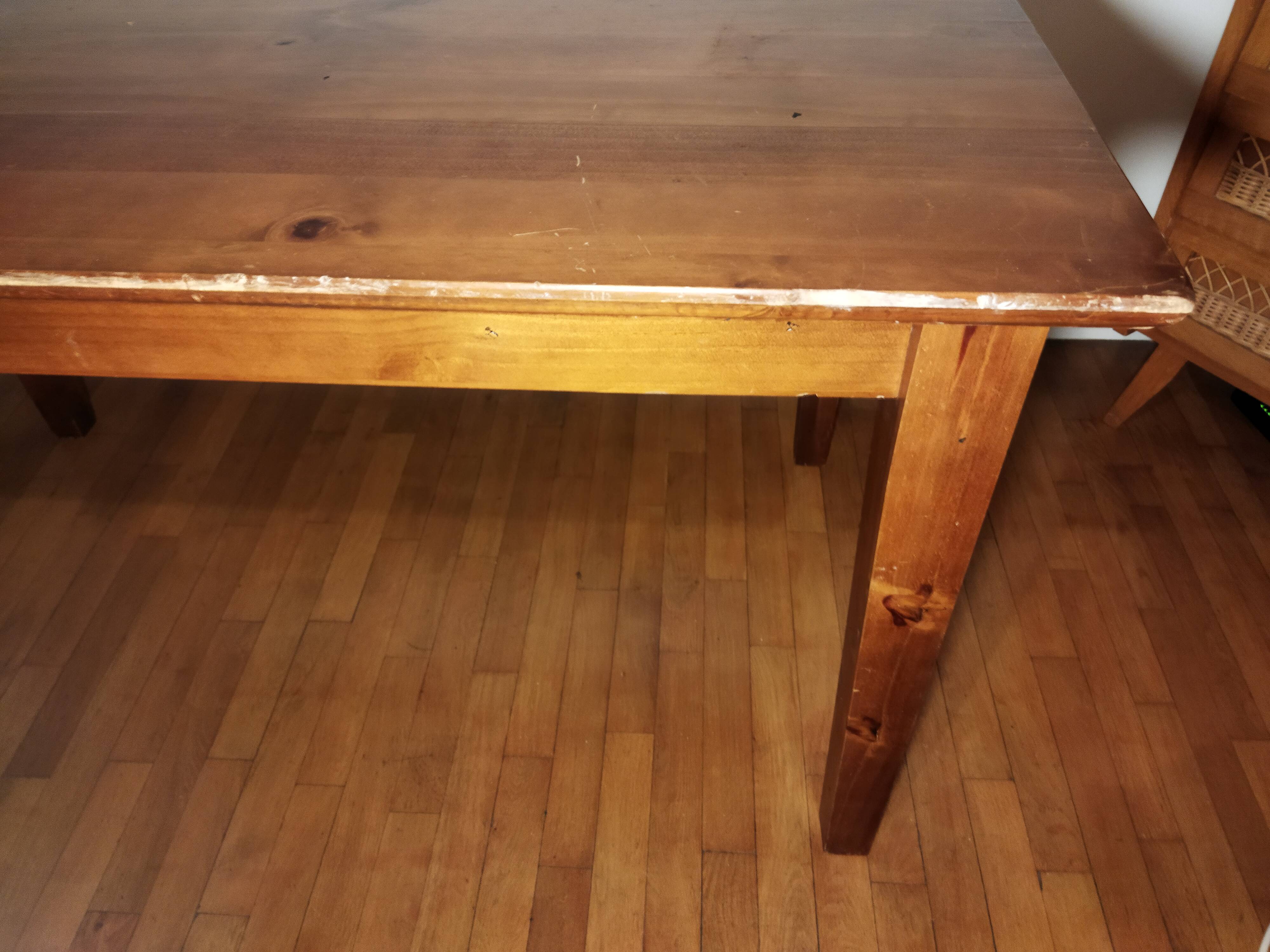 Table feet spindles