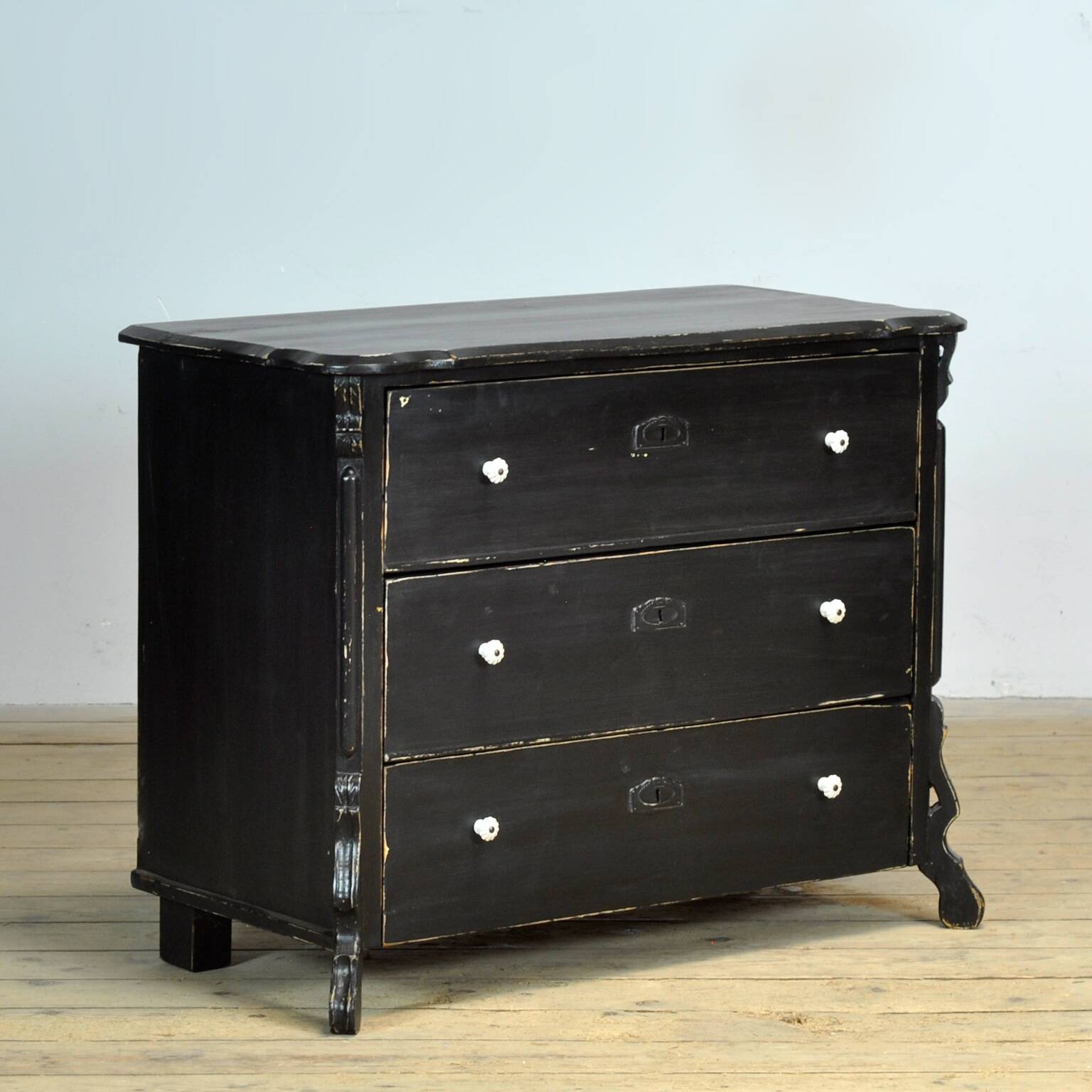 Oak and pine chest of drawers, 1910s