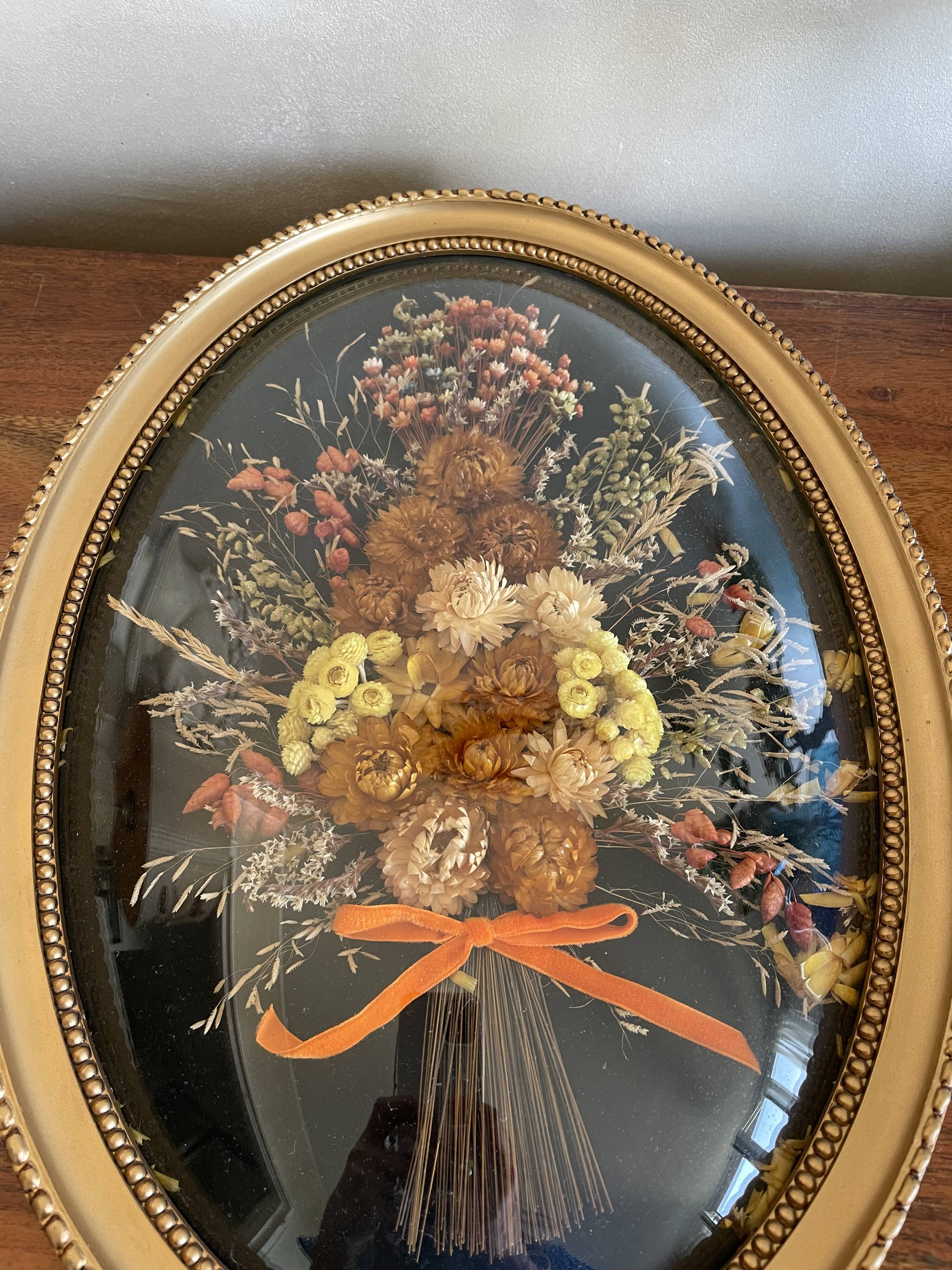 Oval frame dried flowers velvet knot
