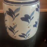 Lot decanter and cracked earthenware pot