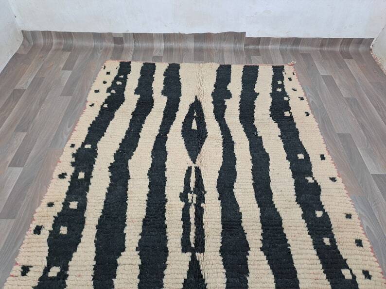 Handmade natural wool rug, size 150 x 250 cm
