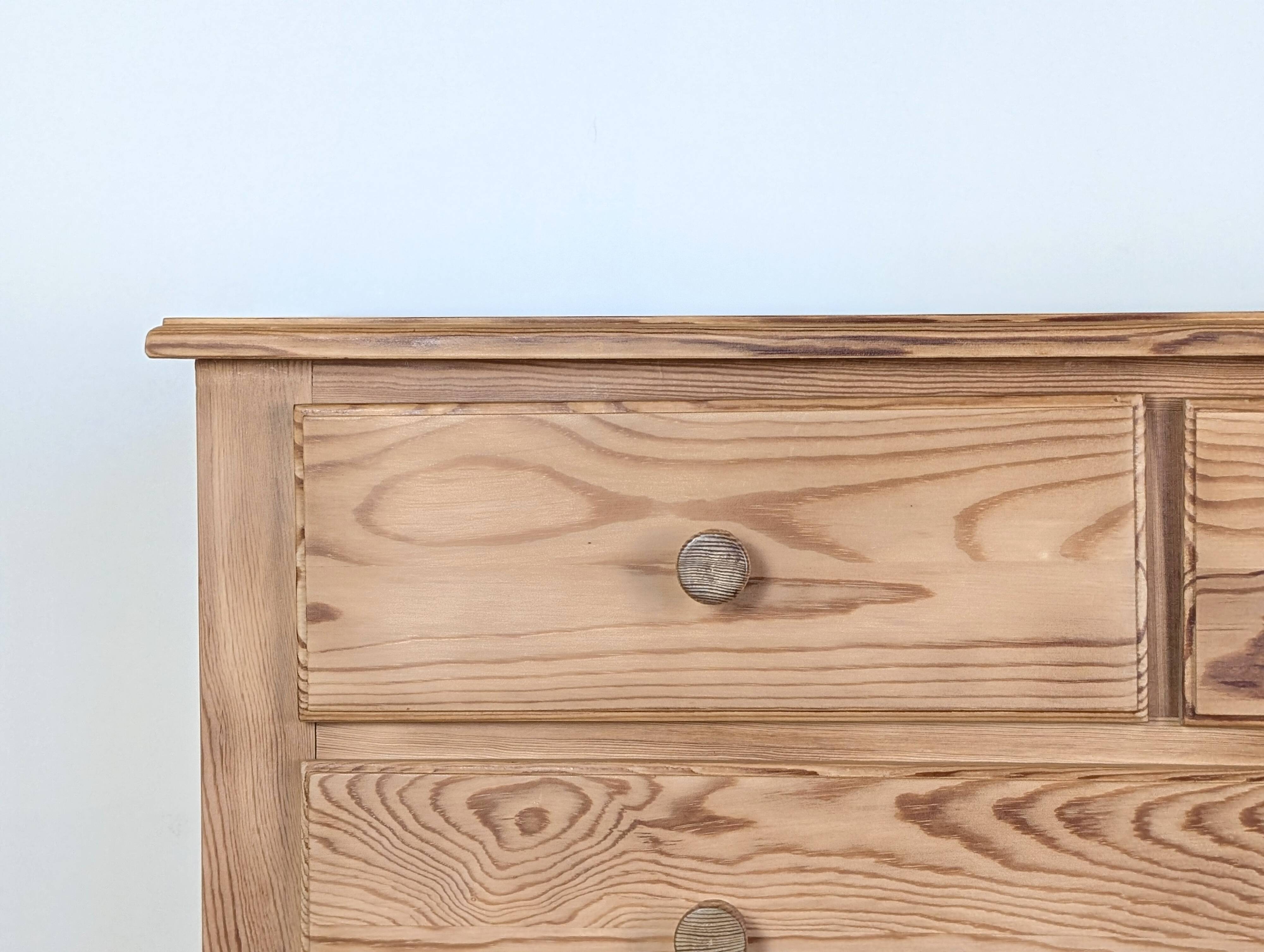 Pine chest of drawers