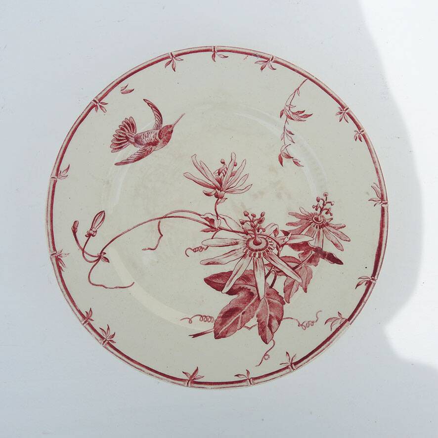 Vintage ceramic pie dish on a stand from Gien – hummingbird design.