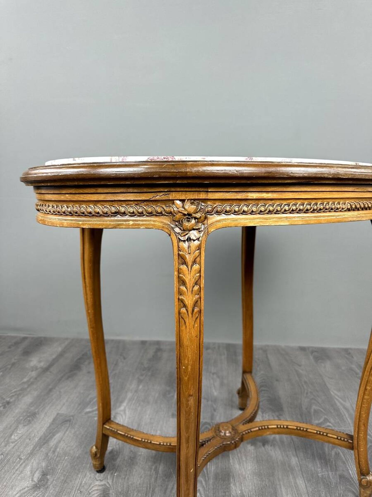 Oval guéridon table in carved wood and marble, Louis XVI style, 19th century.