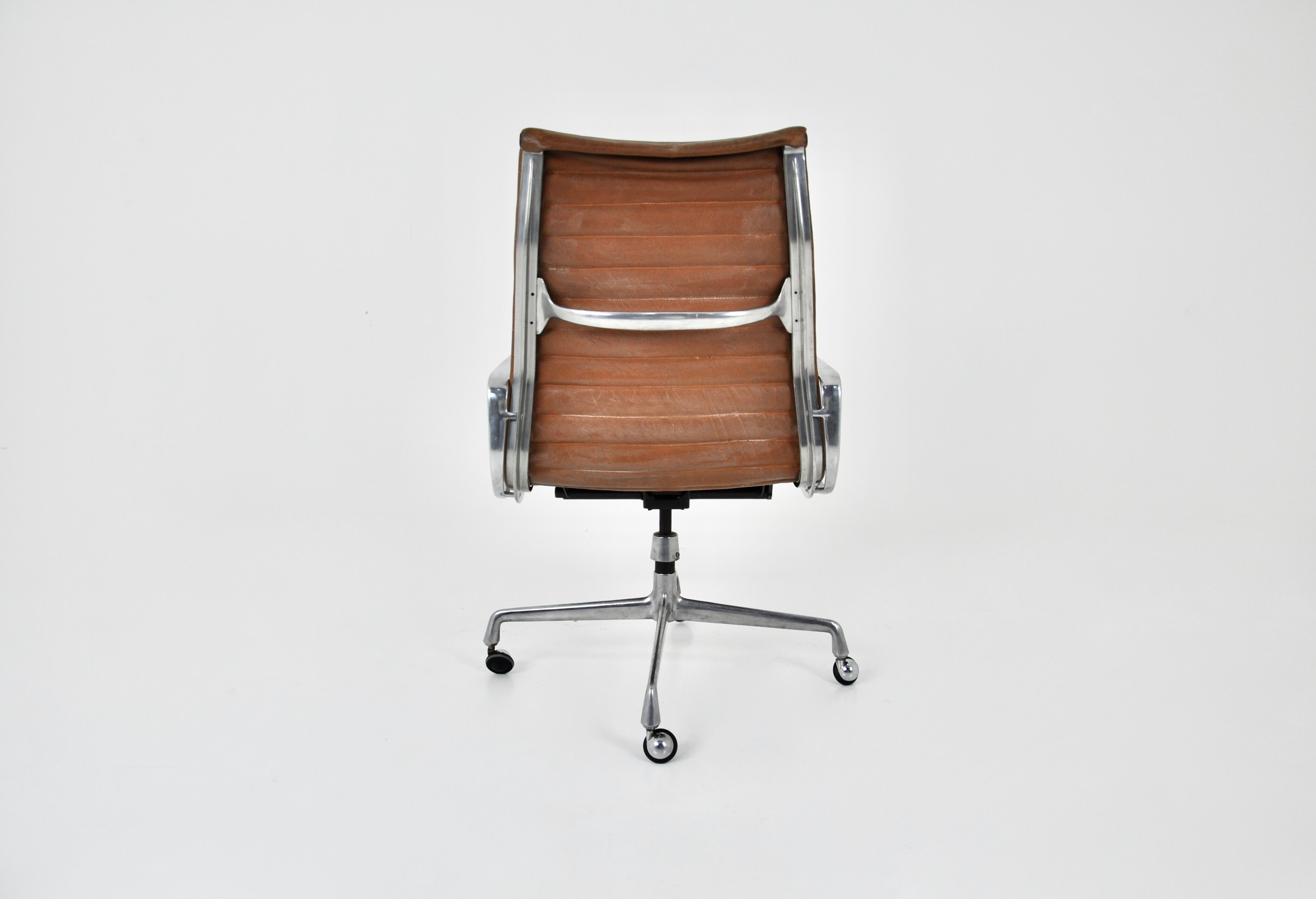 Office chair by Charles & Ray Eames for Herman Miller 1970S