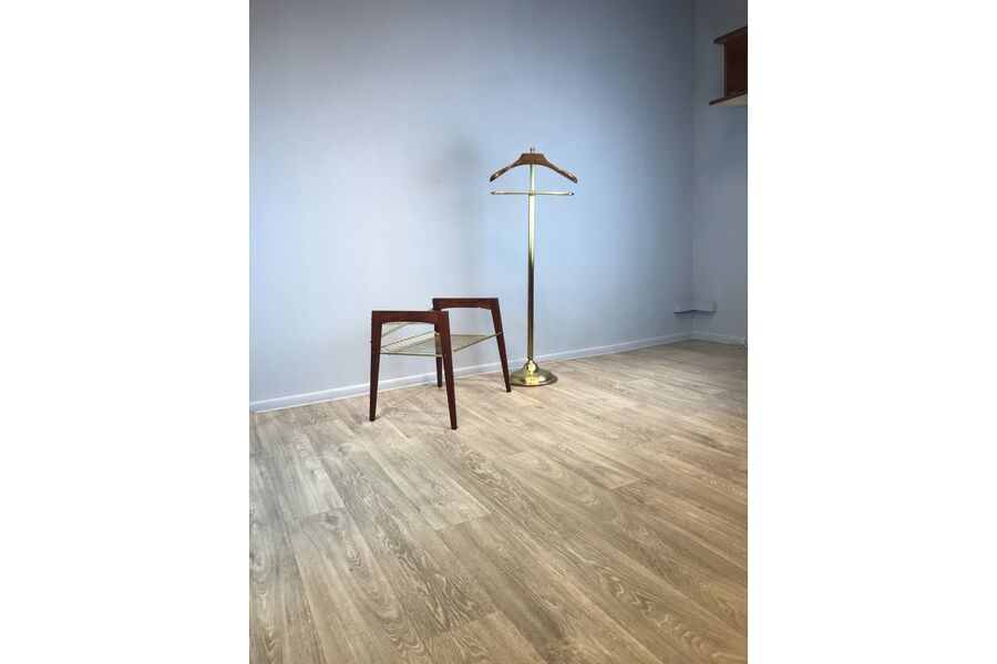 Ensemble valet et étagère pour valises